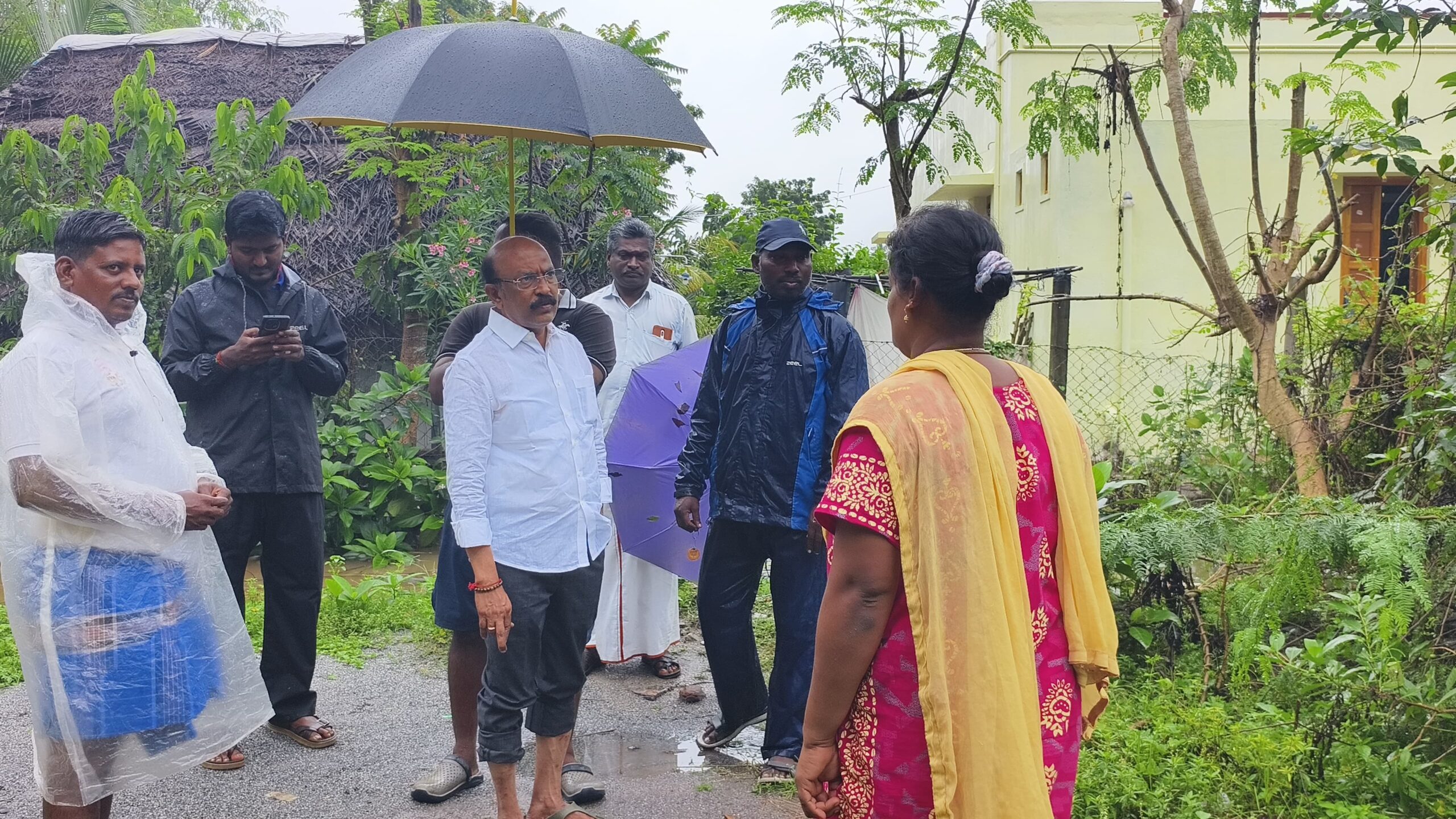 திருநள்ளார் தொகுதி அம்பகரத்தூர் கல்லடி பேட் ரயில்வே